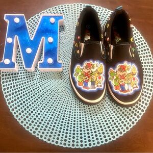 Nintendo Super Mario Boys' Size 4 Canvas Slip-On Sneakers Shoes, Pre-owned